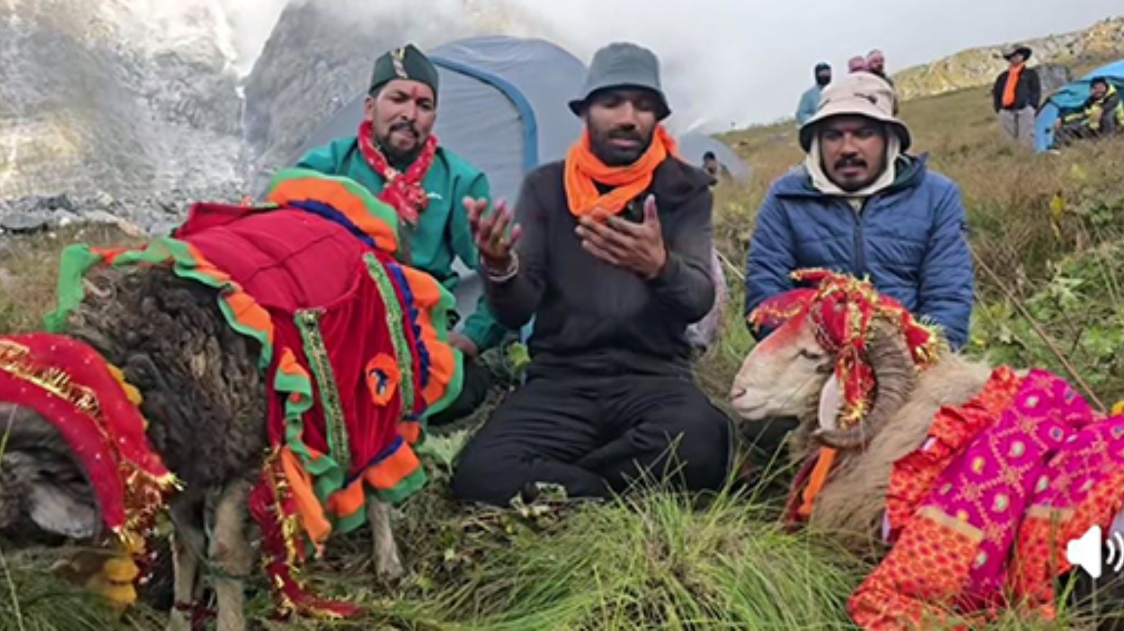 होमकुंड में बड़ी पूजा के बाद तीन चौसिंगा खाड़ुओं की कैलाश विदाई