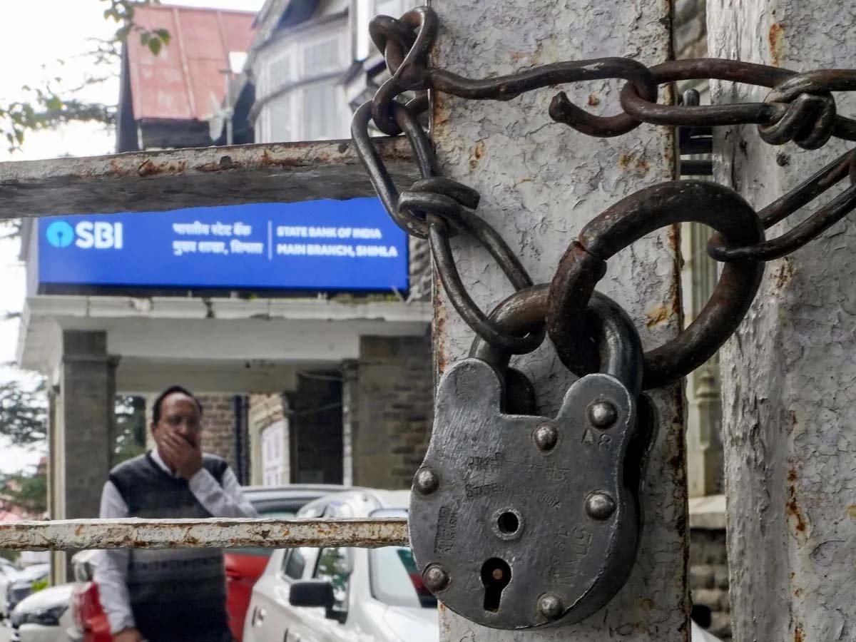 पांच दिवसीय कार्य सप्ताह की मांग को लेकर सोमवार से बैंकों की तीन दिवसीय हड़ताल