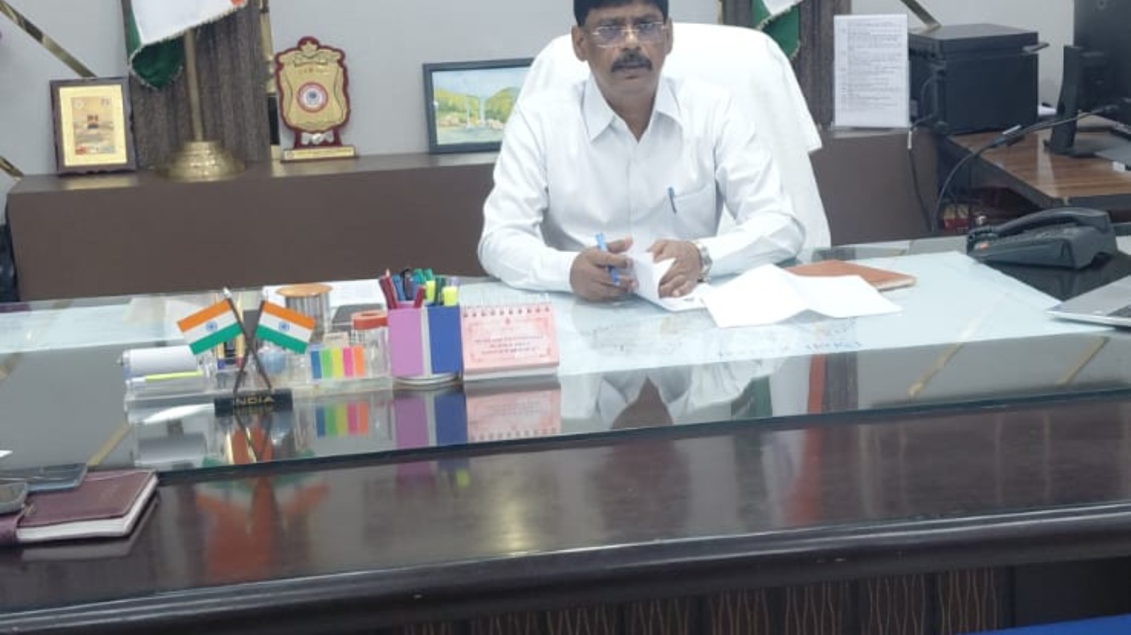 जनता दर्शन में प्राप्त शिकायतों का गुणवत्तापूर्ण एवं समयबद्ध निस्तारण सुनिश्चित करें-जिलाधिकारी