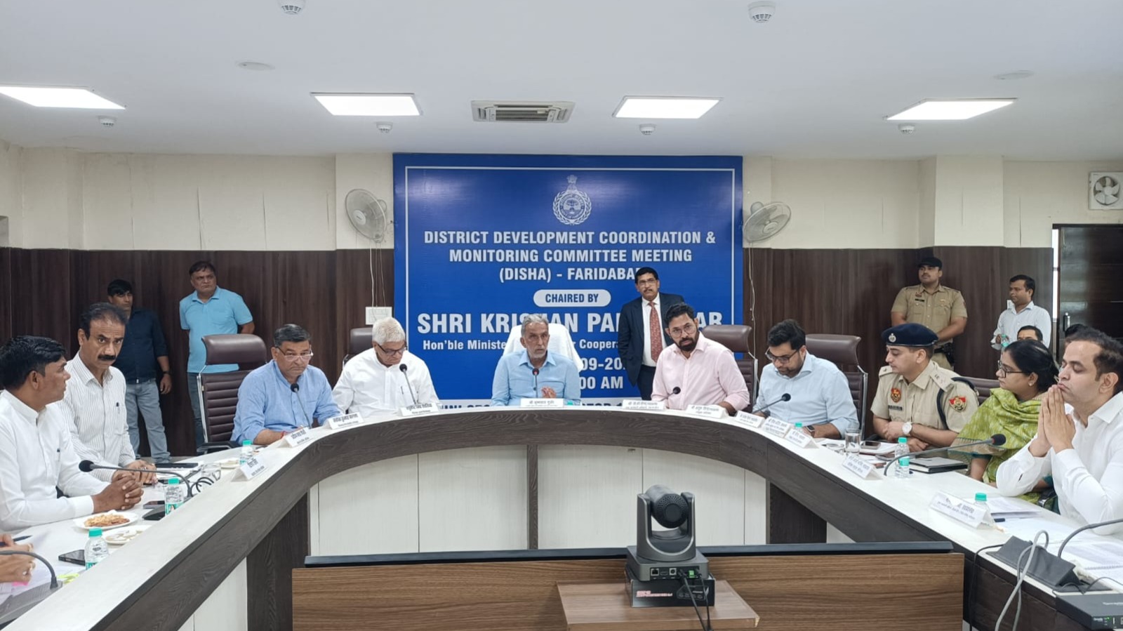 एनआईटी में सातवें दिन मिल रहा पानी, दिशा बैठक में अफसरों पर बरसे केंद्रीय मंत्री