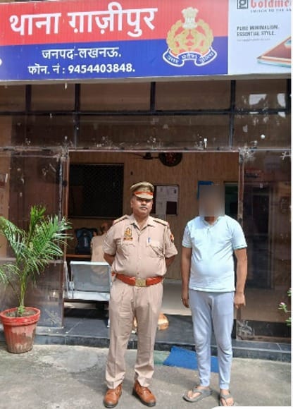 आइए बैठिए छोड़ देता हूं कहकर महिला को छेड़ना पड़ा भारी