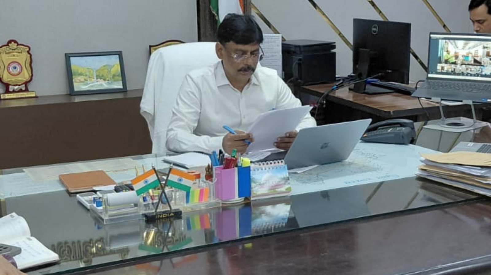 जनता दर्शन में शिकायतों का समयबद्ध एवं गुणवत्तापूर्ण निस्तारण सुनिश्चित करें-जिलाधिकारी।