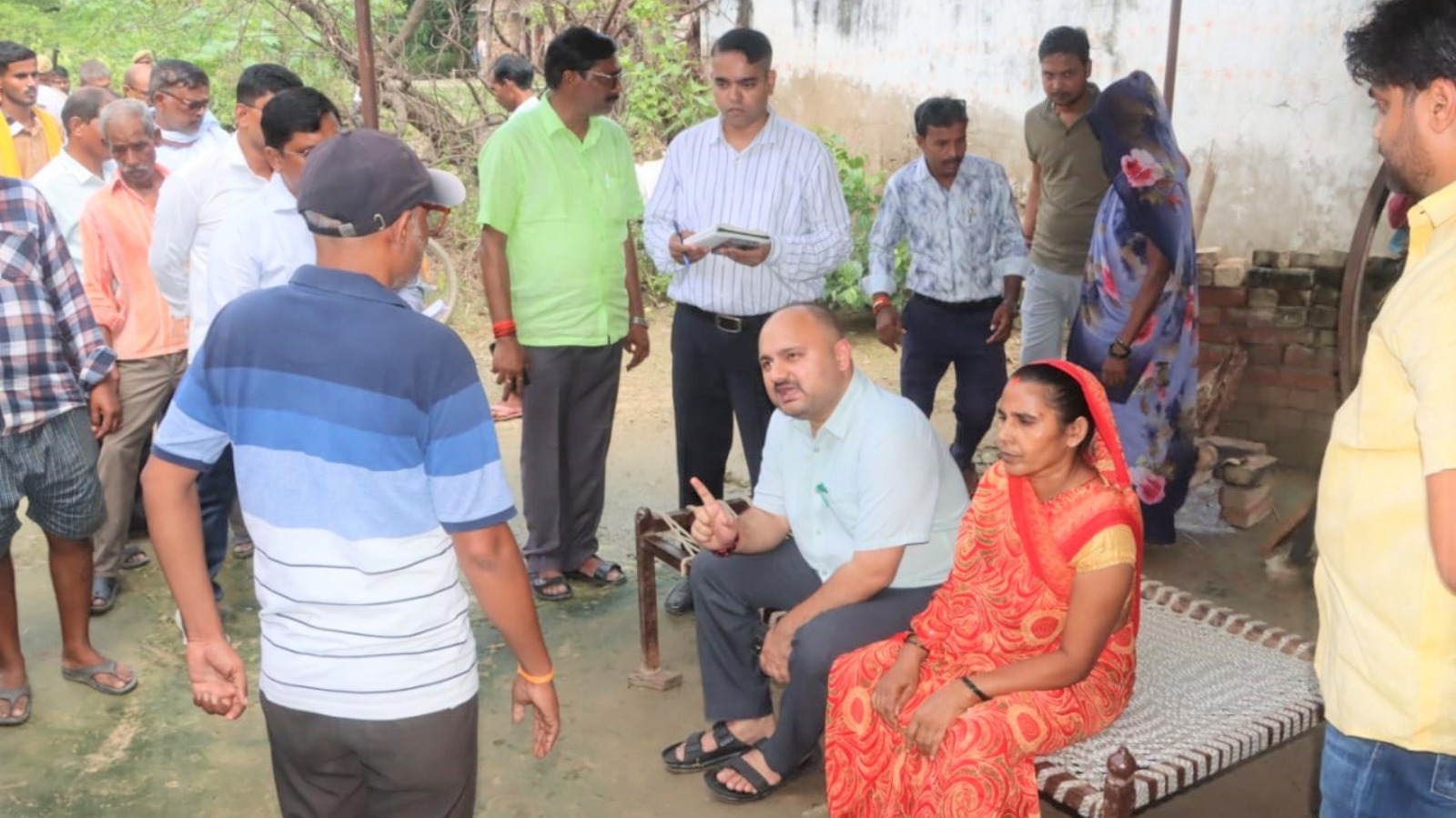 अपनी प्रशासनिक कार्यपद्धति से नई मिसाल पेश कर रहे डीएम अभिषेक पाण्डेय