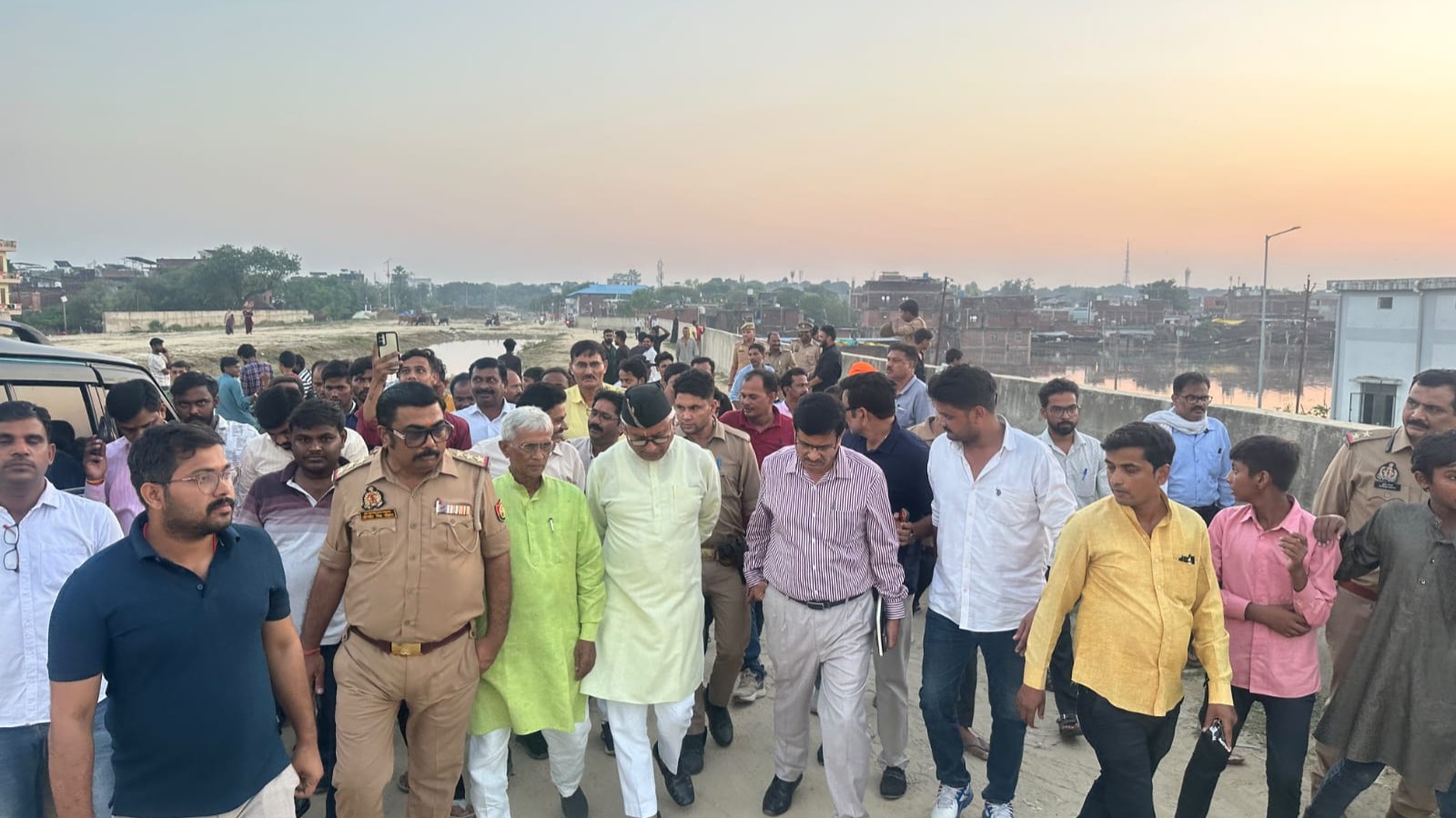 जलभराव प्रभावित क्षेत्र मिश्रीबाग, मल्लाही टोला, हरी नगर व कैटल कॉलोनी पहुंचे विधायक