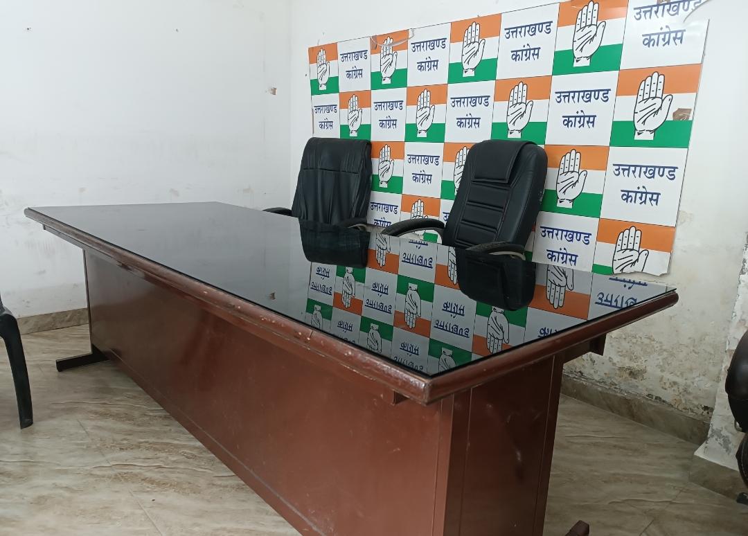 उत्तराखंड कांग्रेस में ‘टेबल वॉर’, हर दो दिन में बदल जाती है दिशा
