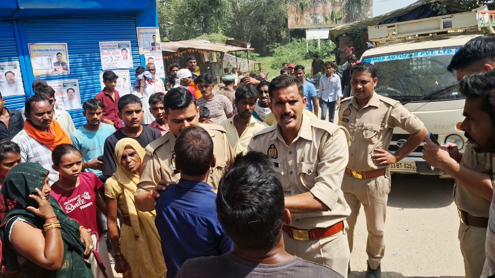 श्रमिक का तालाब में मिला शव, हत्या की आशंका पर हंगामा