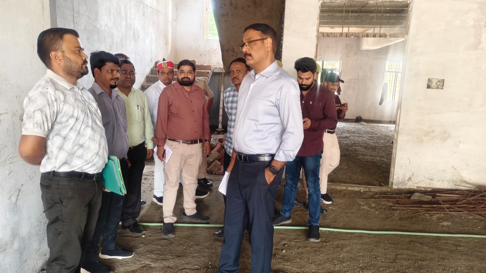 समय पर पूरा हो नर्सिंग कॉलेज और क्रिटिकल केयर यूनिट, गुणवत्ता से समझौता नहीं: डीएम