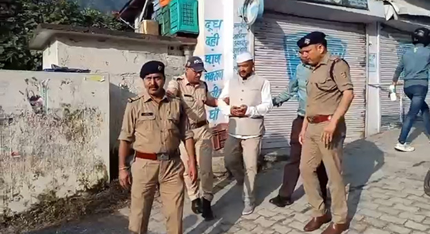 धरना स्थल पहुंचने से पहले कांग्रेस नेताओं की हिरासत पर राजनीतिक घमासान