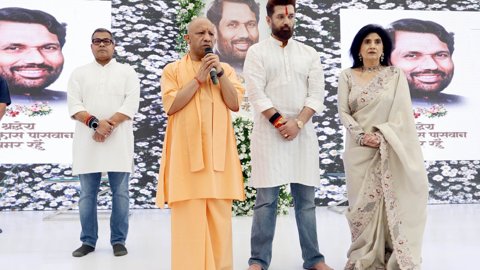 दलितों, वंचितों की प्रखर आवाज थे रामविलास पासवानः योगी