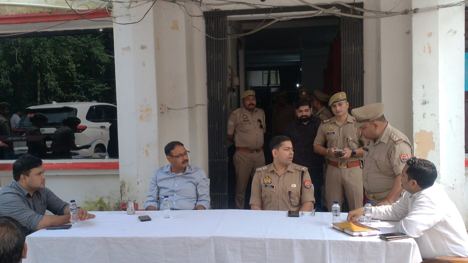 डीएम-एसपी ने सुनीं फरियादियों की समस्याएं