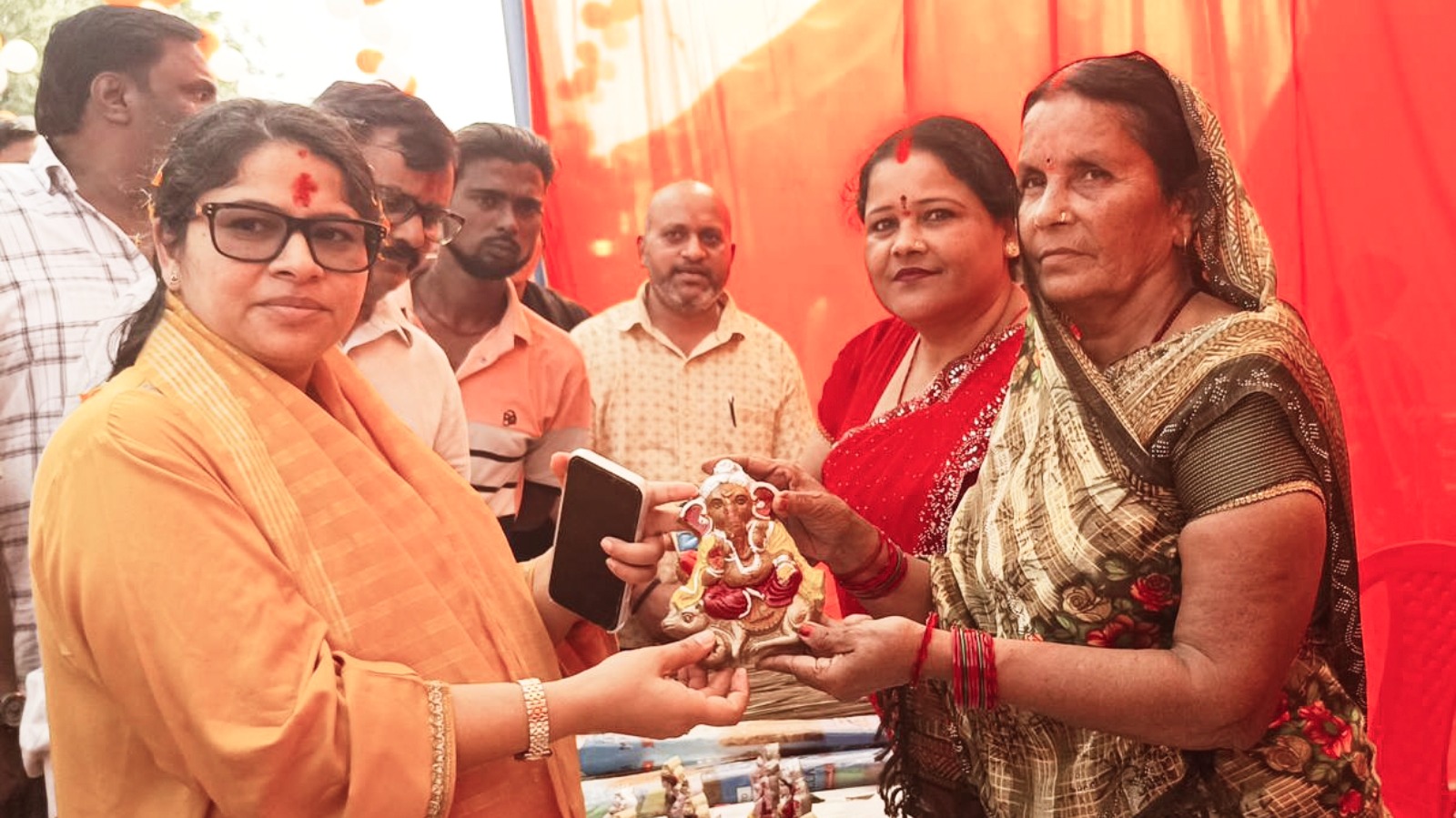 स्वयं सहायता समूहों के उत्पादों की मांग बढ़ाने के हों प्रयास