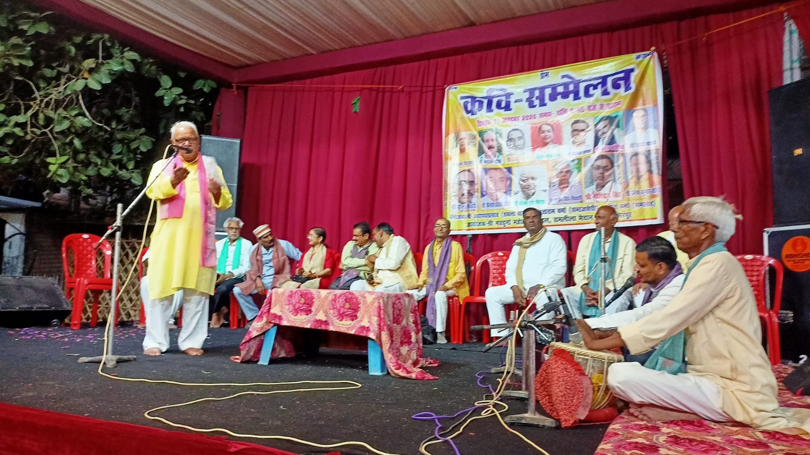 रामलीला मैदान में हुआ भव्य कवि सम्मेलन