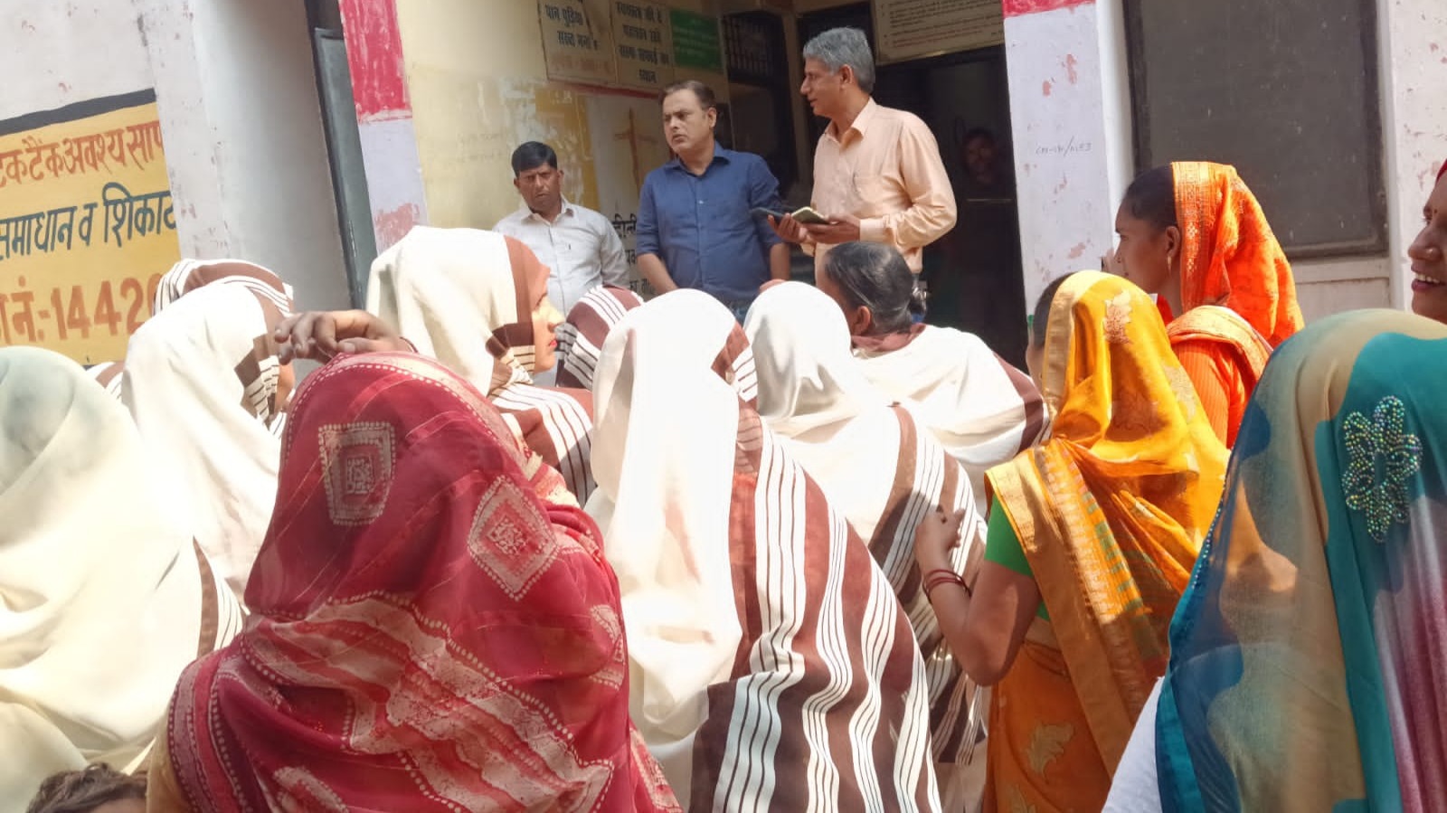 सातवें दिन भी आशाओं का धरना जारी, सरकार को बताया आशा विरोधी