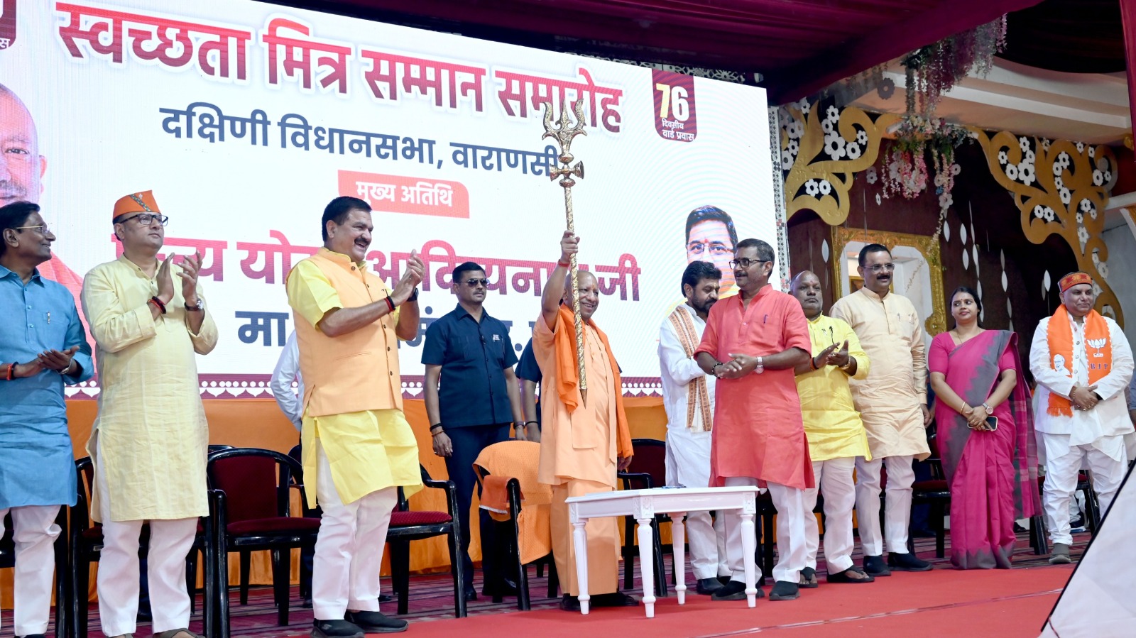 माफिया की जगह सिर्फ मिट्टी, कब्जाई जमीनों पर बनेंगी गरीबों की हवेलियां: योगी