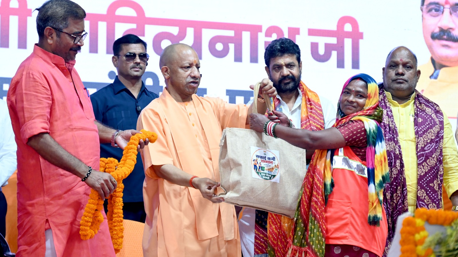 स्वच्छता मित्र नींव के पत्थर, इनका सम्मान बहुत बड़ी बात: मुख्यमंत्री