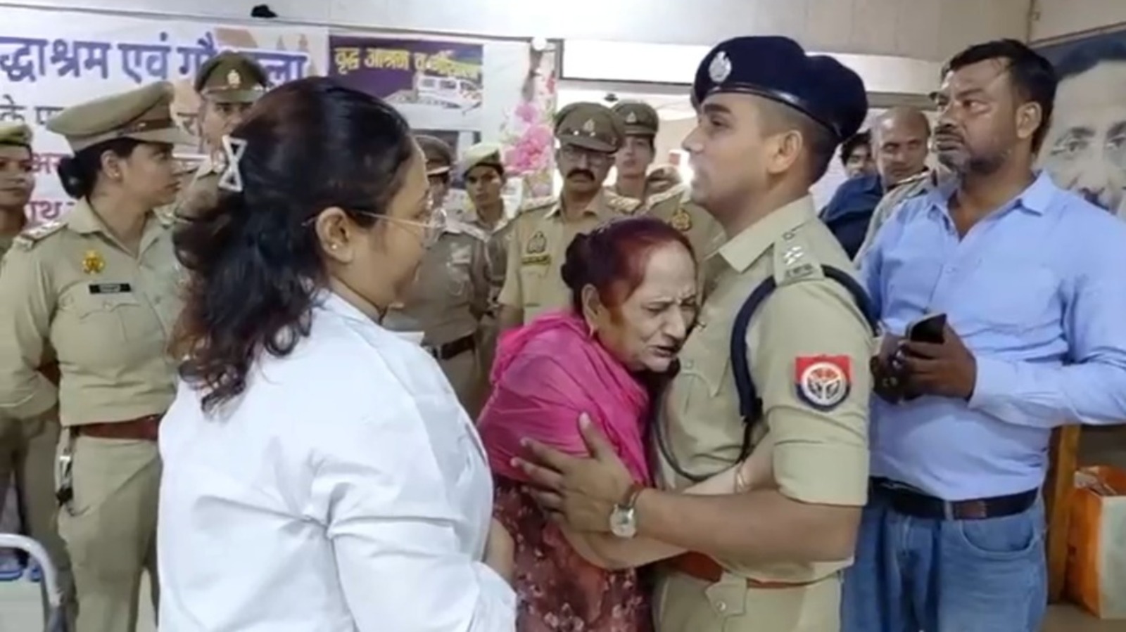 अपनों ने छोड़ा बेसहारा, खाकी बनी सहारा