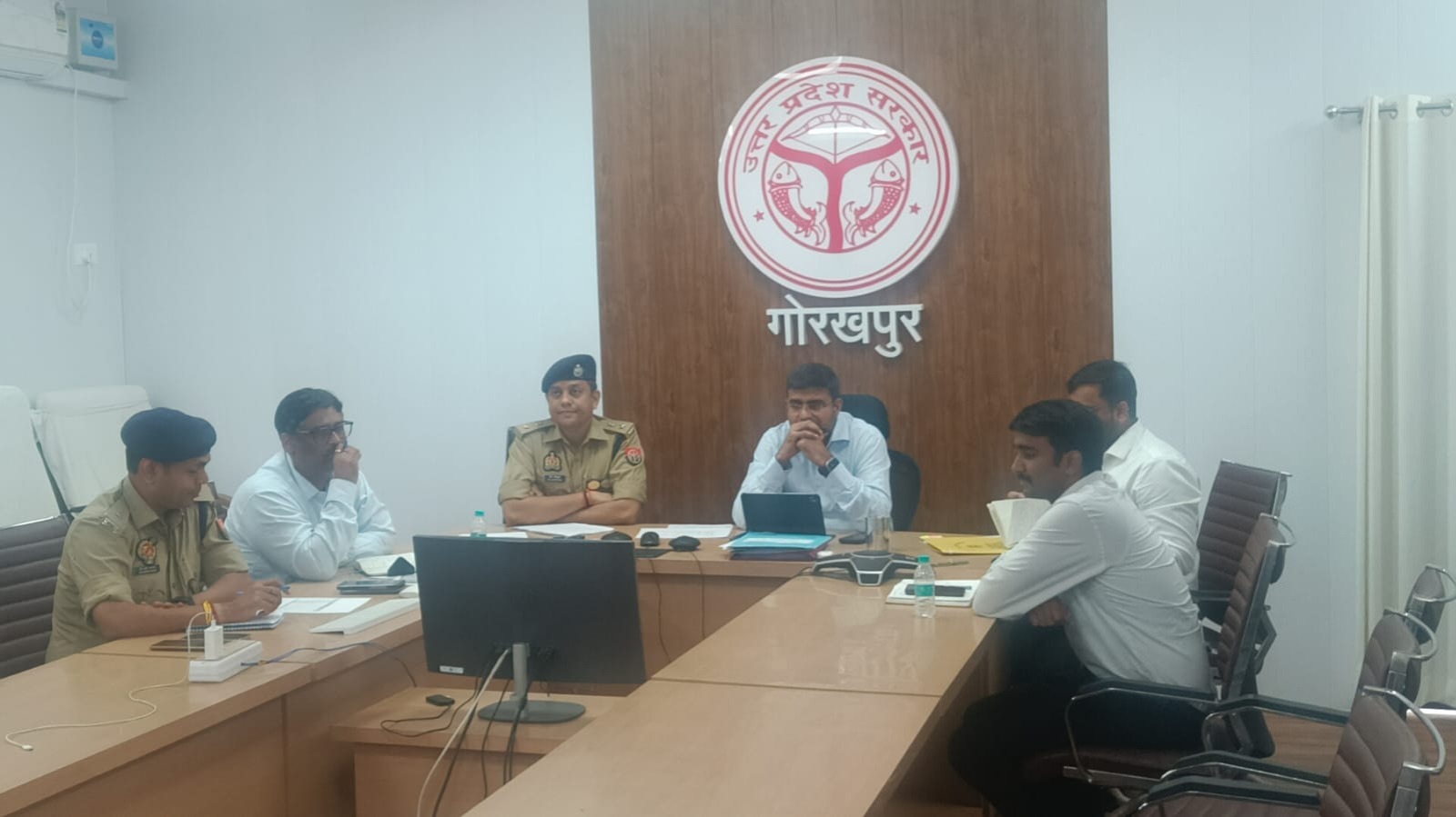 डीएम, एसएसपी और नगर आयुक्त समेत अधिकारी रहे मौजूद, पीड़ितों को राहत पहुंचाना प्राथमिकता