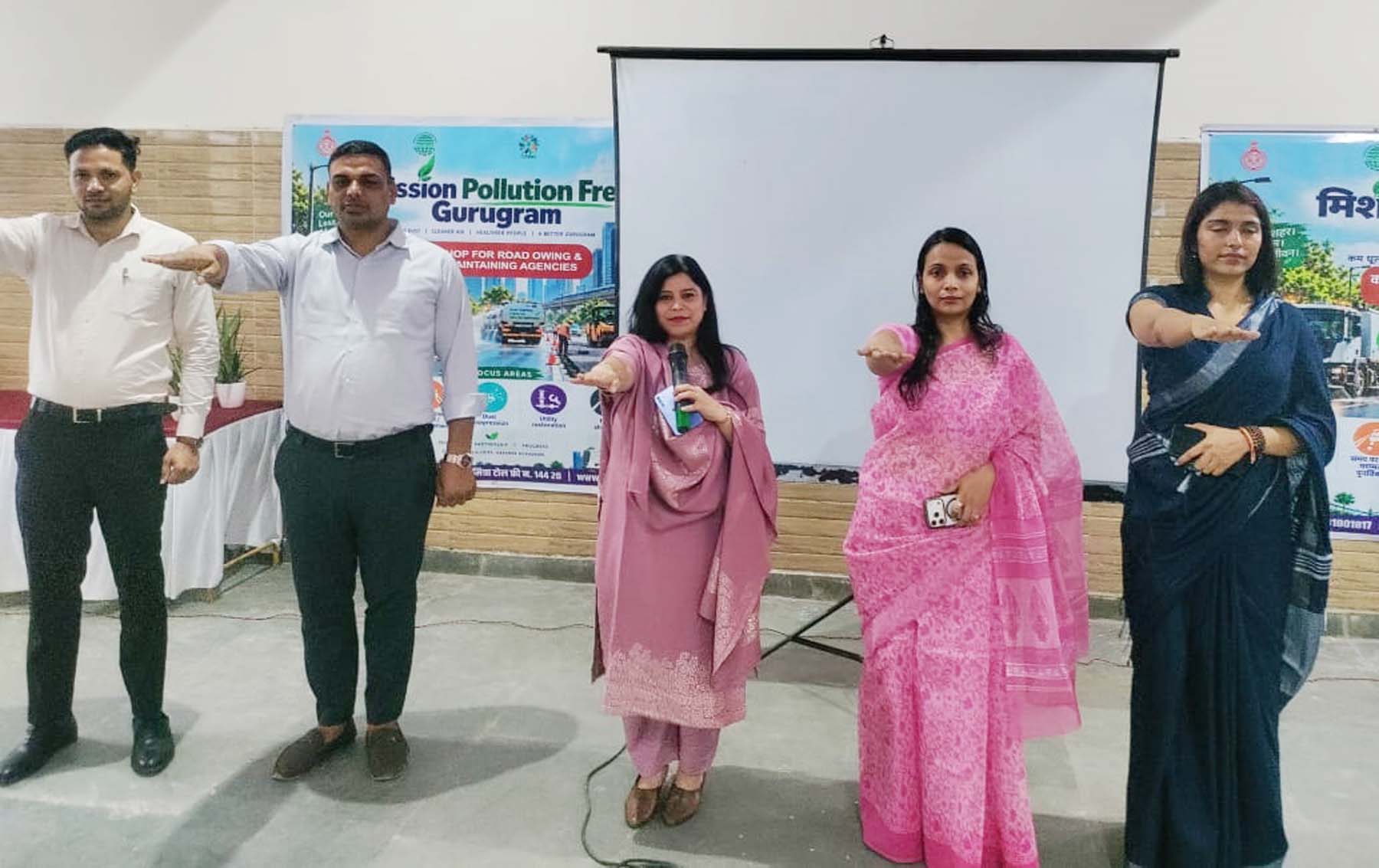 स्वच्छता सैनिकों को दिया प्रशिक्षण व पर्यावरण संरक्षण की दिलाई शपथ