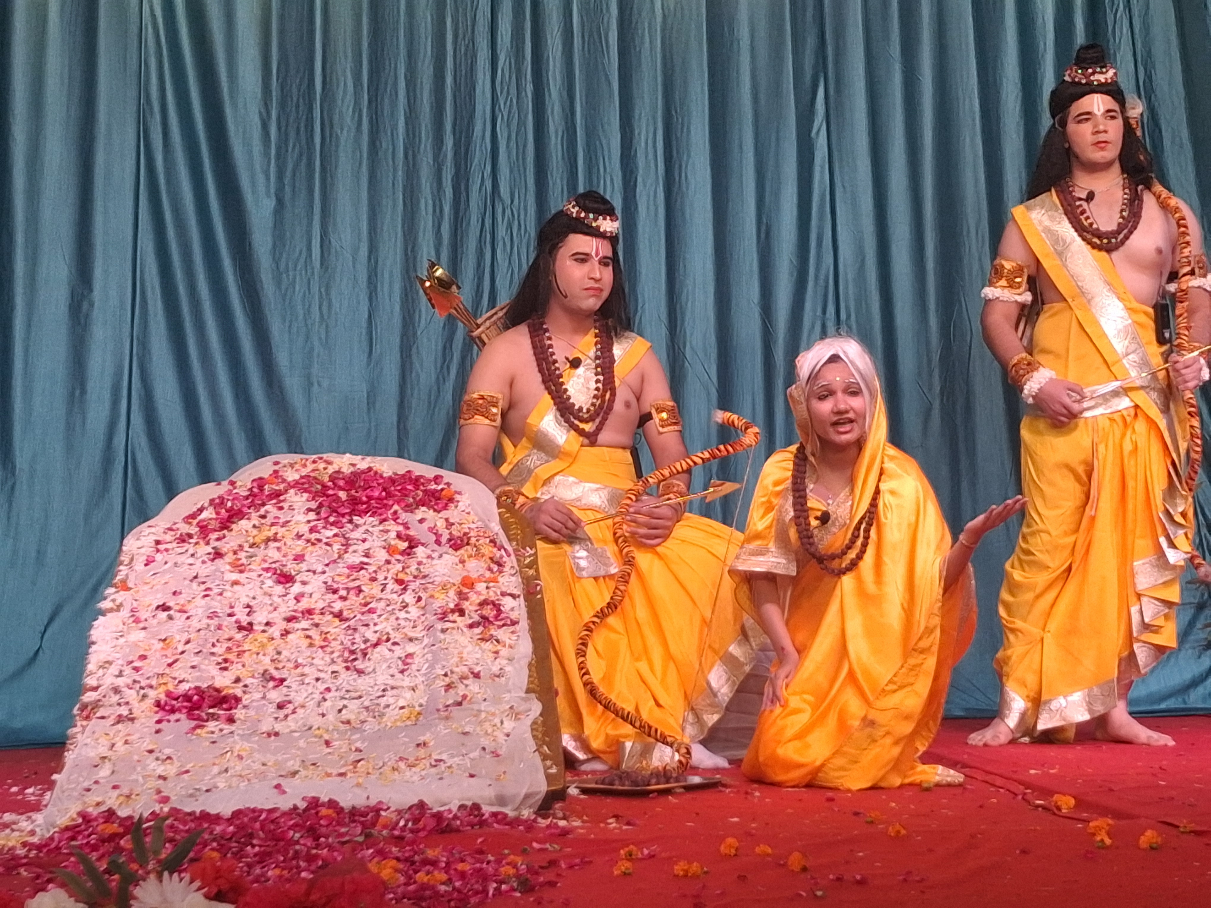 श्री धार्मिक लीला में शबरी-राम मिलन और बाली वध का मंचन