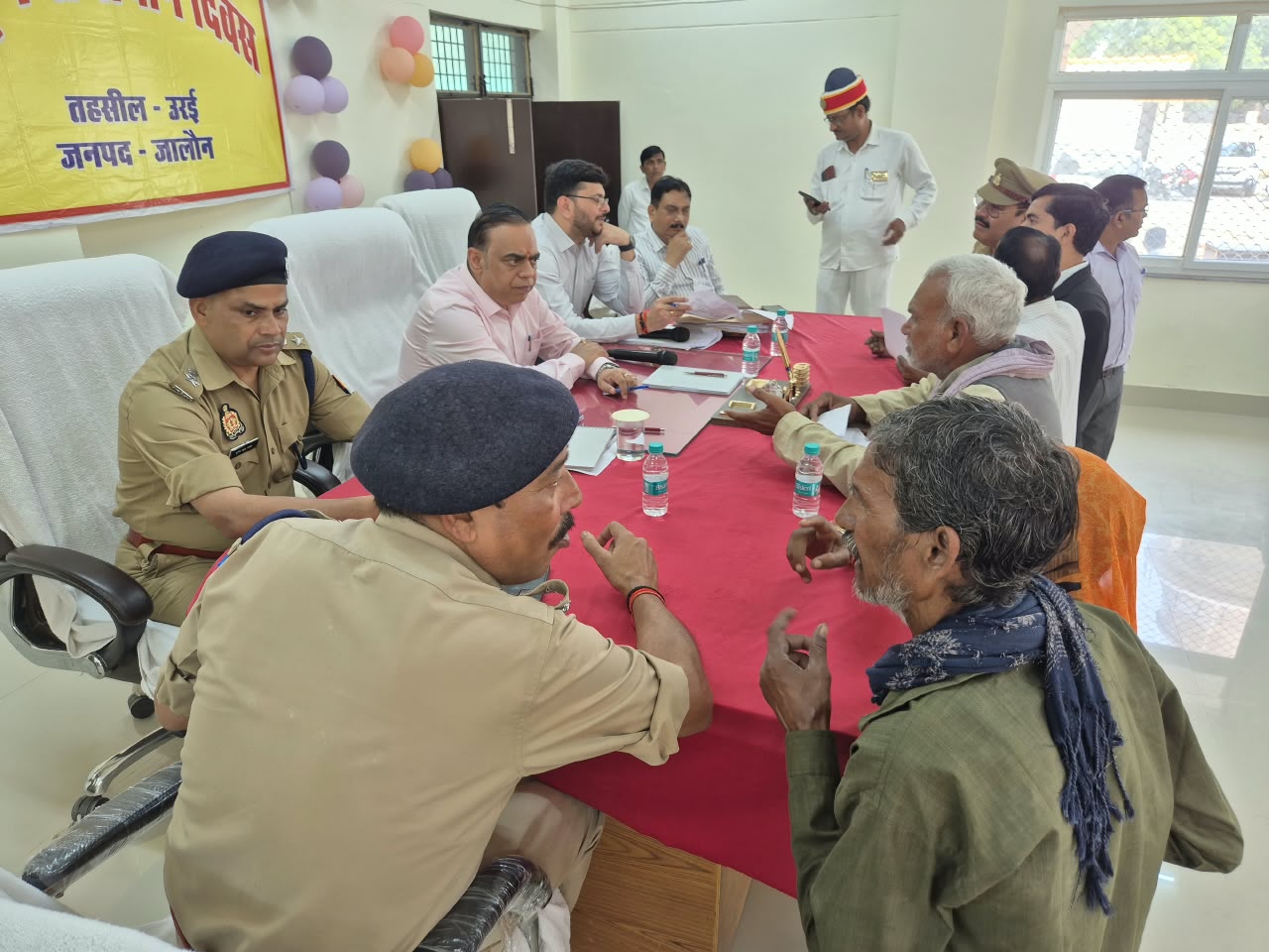 संपूर्ण समाधान दिवस में डीएम व एसपी ने सुनीं फरियादियों की समस्याएं 0 48 में 12 शिकायतों का मौके पर किया निस्तारण
