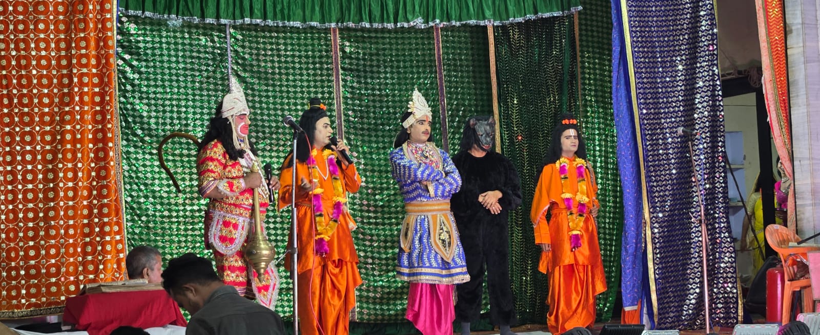 शक्तिबाण लगते ही मूर्छित हुए लक्ष्मण, संजीवनी लेकर पहुंचे हनुमान