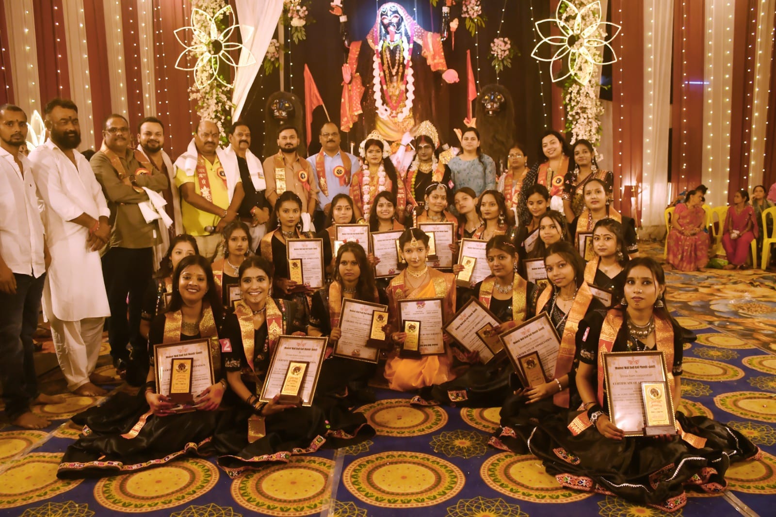 बाँदा कालूकुआं में ‘डांडिया गरबा 2.0’ का भव्य आयोजन, प्रतिभागियों को प्रमाण पत्र एवं स्मृति चिह्न देकर किया सम्मानित