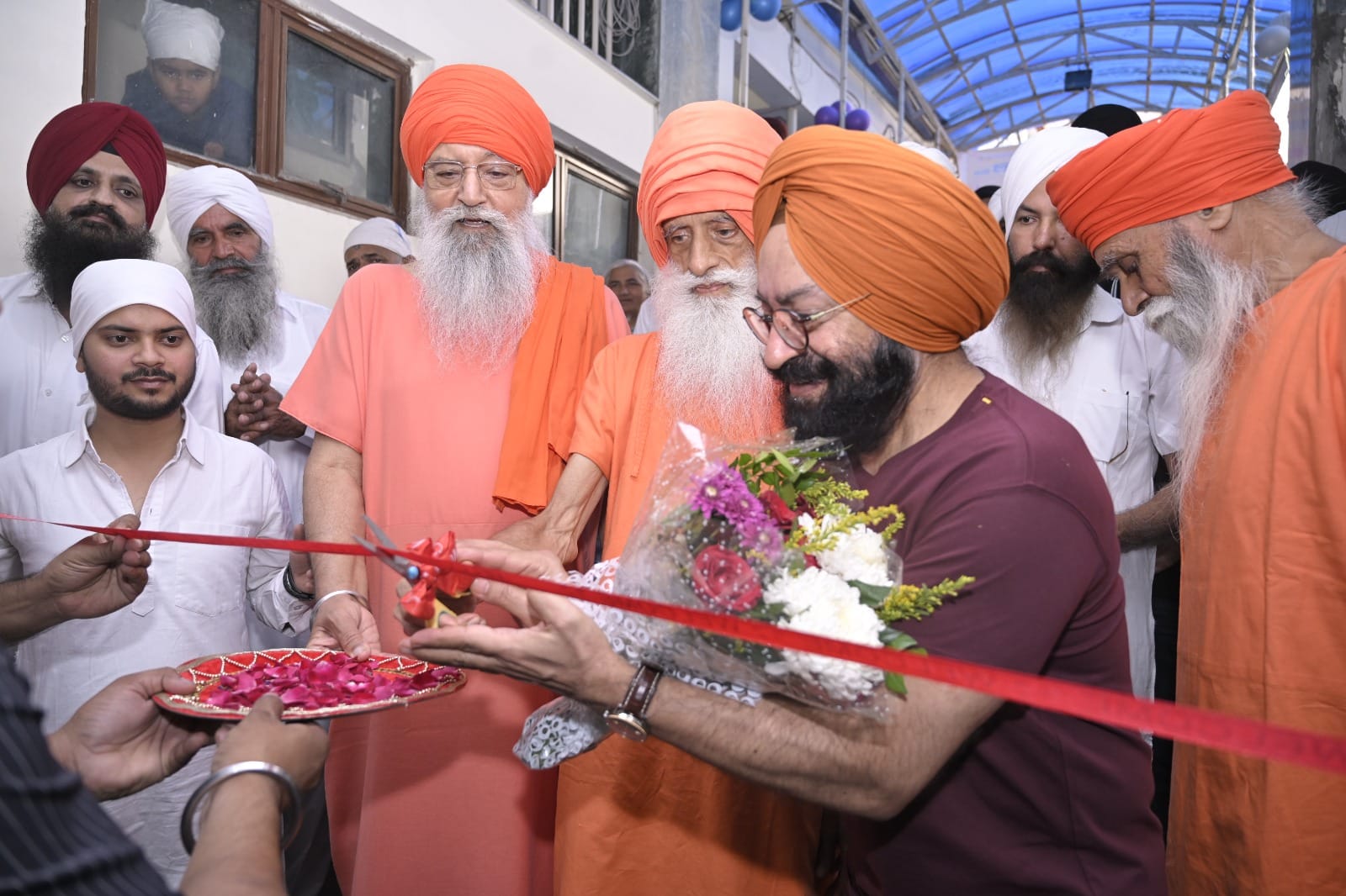 निर्मल आश्रम के रक्तदान शिविर में 72 लोगों ने किया रक्तदान