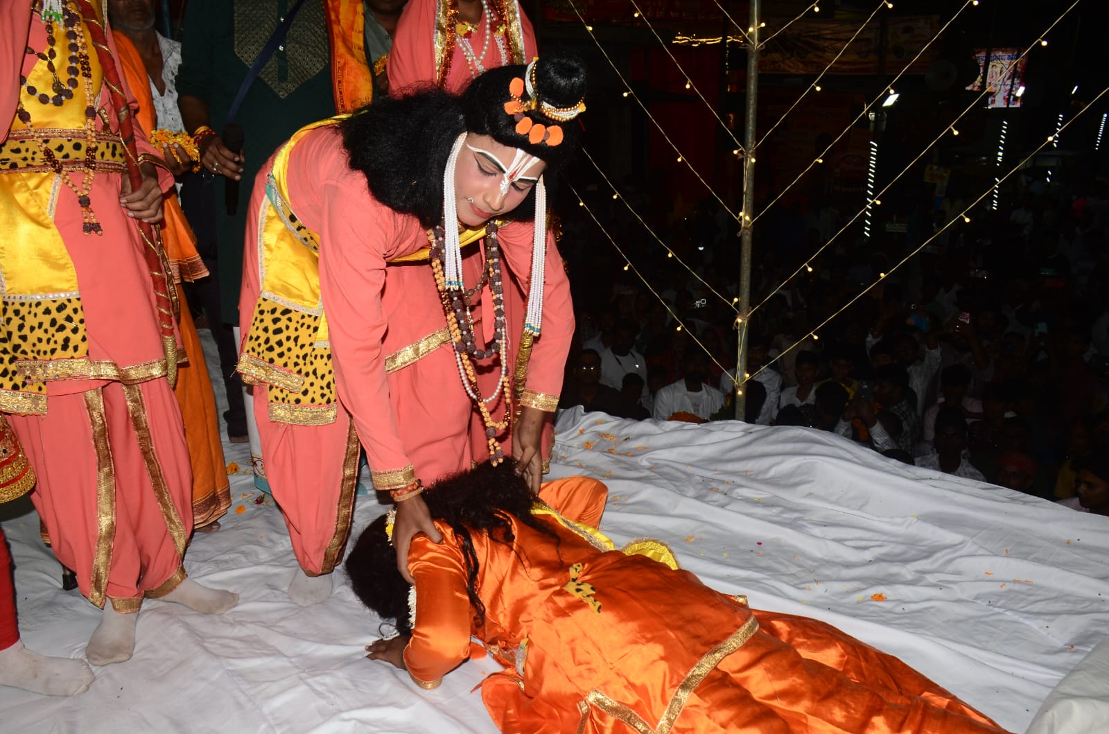 देर रात तक गूंजा जय श्रीराम का उद्घोष, भरत मिलाप देख छलक उठीं श्रद्धालुओं की आंखें