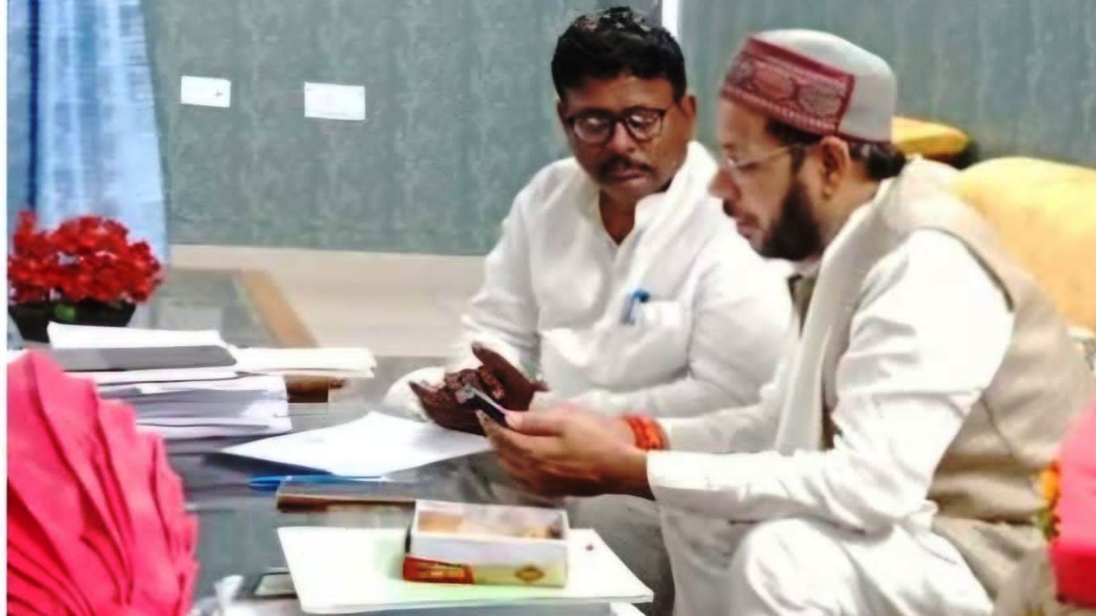 रायबरेली में सपा जिलाध्यक्ष और कैबिनेट मंत्री की मुलाकात से सियासी हलचल