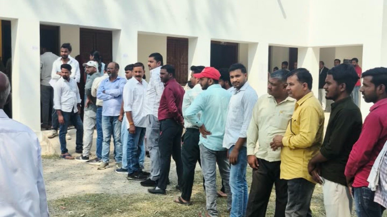मलिहाबाद व माल में शिक्षक-स्नातक एमएलसी चुनाव में शांतिपूर्ण मतदान
