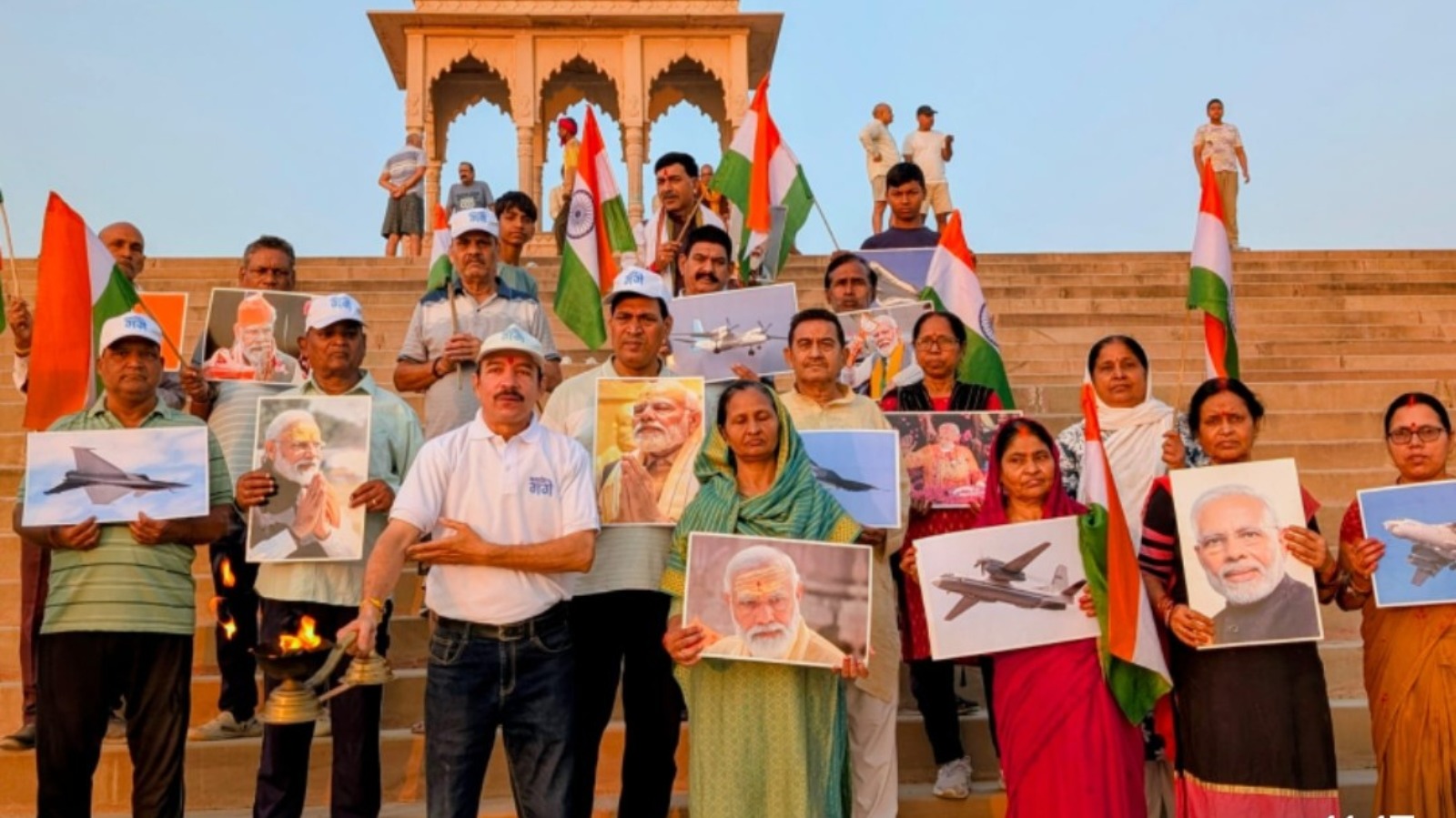 गंगा की लहरों पर भारत के शौर्य की उड़ान के लिए प्रधानमंत्री नरेंद्र मोदी का अभिनंदन