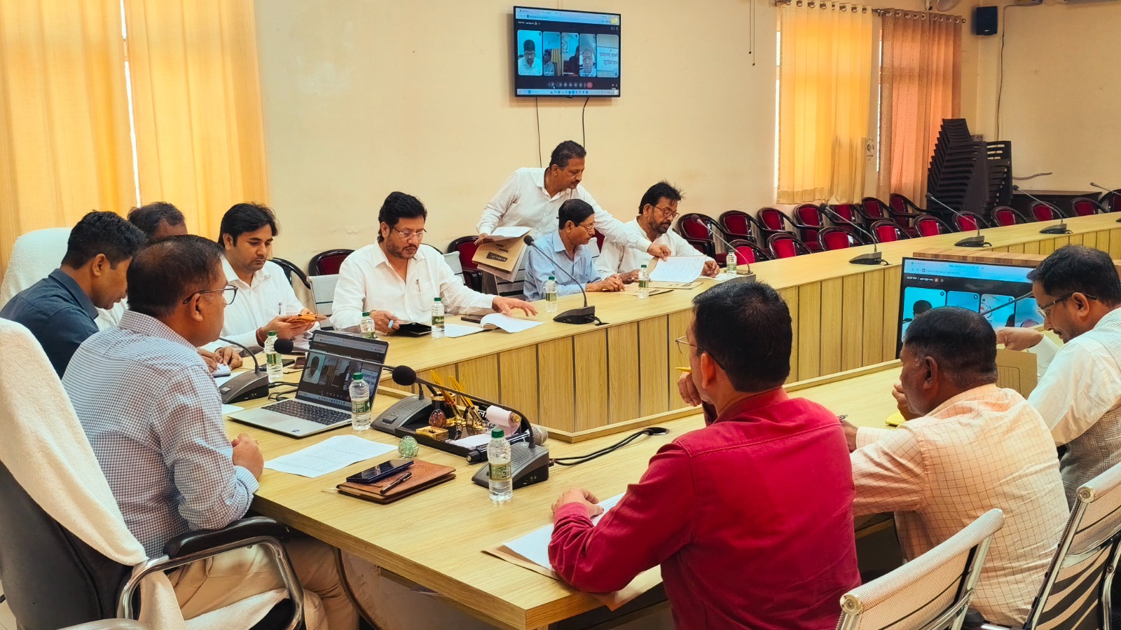 चुनाव 2027 की तैयारियां: डीएम ने दलों के साथ की बैठक, 2603 हुए मतदेय स्थल