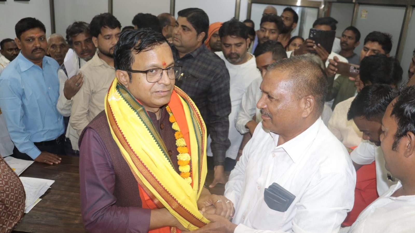 प्रदेश कार्यसमिति में विशेष आमंत्रित सदस्य मनोनीत होने पर सांसद डॉ. विनोद बिंद का कार्यकर्ताओं ने किया अभिनंदन