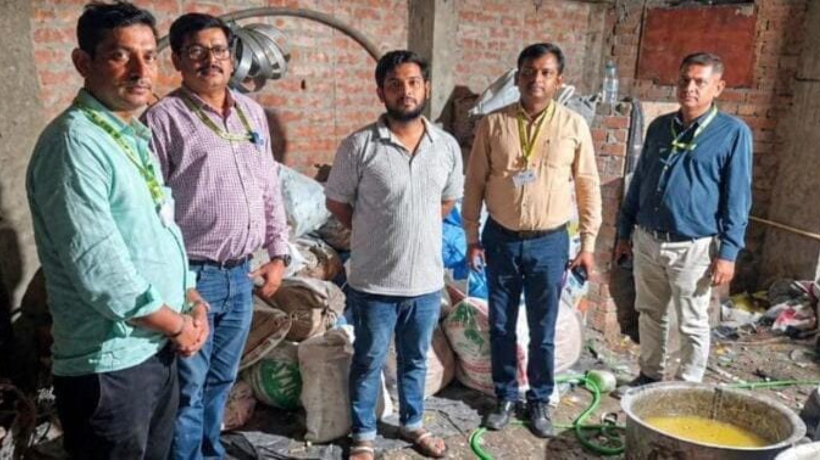 दीपावली पर मिलावटखोरों पर एफएसडीए का शिकंजा, करीब 4.5 क्विंटल खाद्य सामग्री जब्त