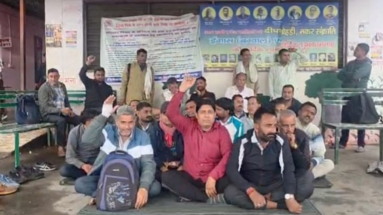 ऋषिकेश में उत्तरांचल रोडवेज कर्मचारियों का हल्ला बोल, 50% बसें ठप्प