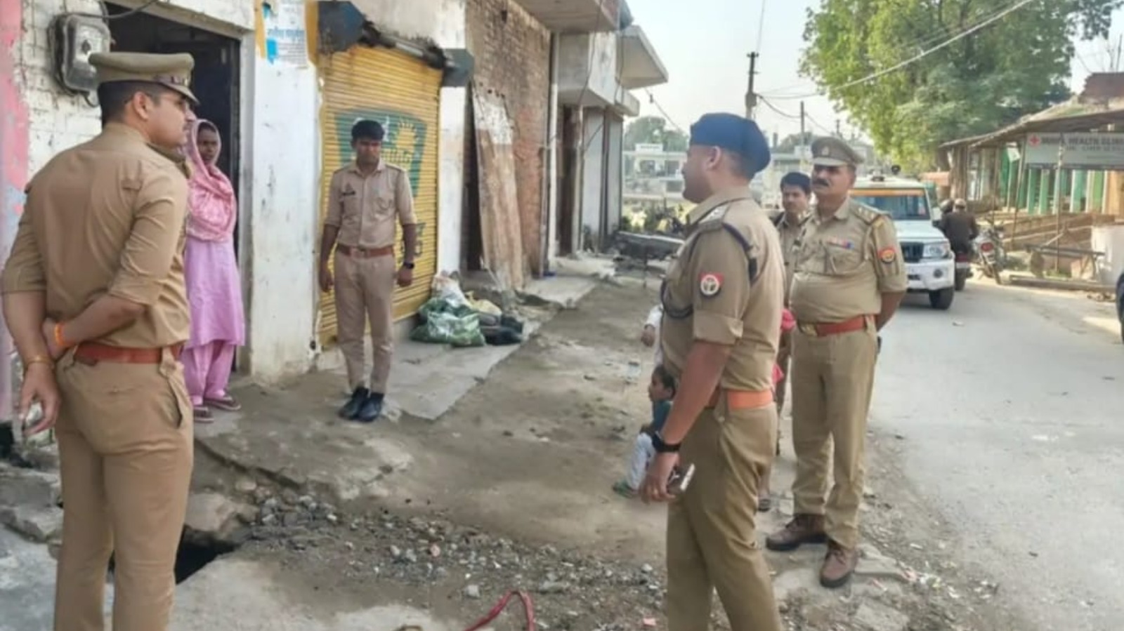 दीपावली से पहले पटाखा बनाने वालों पर पुलिस का पहरा