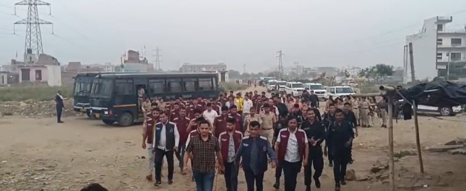 नशा तस्करों के खिलाफ फरीदाबाद पुलिस का बड़ा सर्च ऑपरेशन, 100 पुलिसकर्मी रहे तैनात