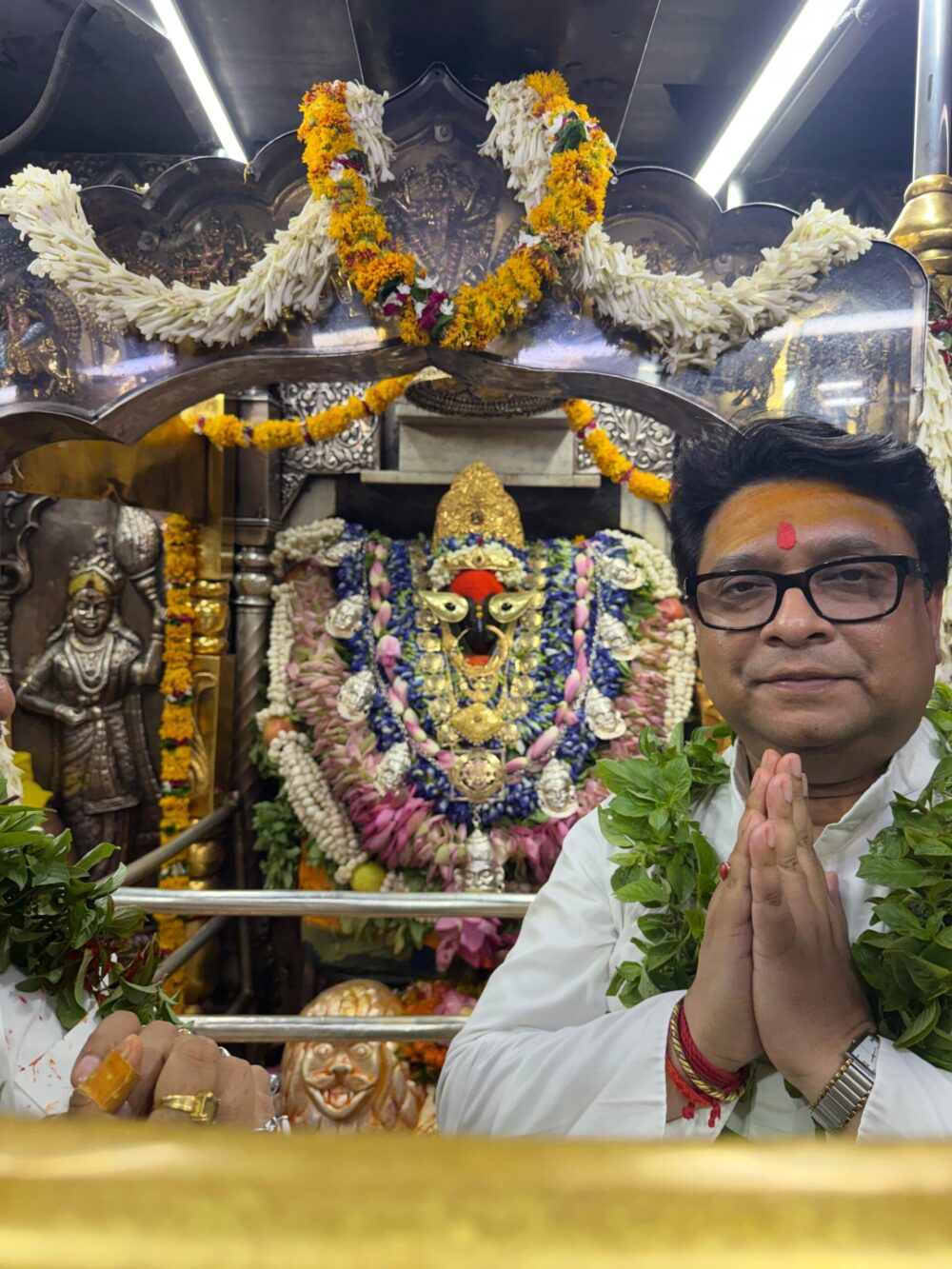 कोलकाता में राजनीतिक पारी से पहले माँ विन्ध्यवासिनी दरबार पहुंचे कुलदीप मैती, मांगा आशीर्वाद