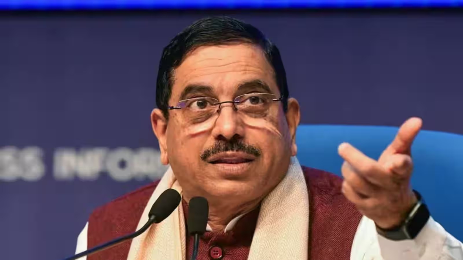 कौन हैं प्रल्हाद जोशी? धर्मेंद्र प्रधान के इस्तीफे के बाद संभाला शिक्षा मंत्रालय का अतिरिक्त प्रभार, जानिए पूरा राजनीतिक सफर
