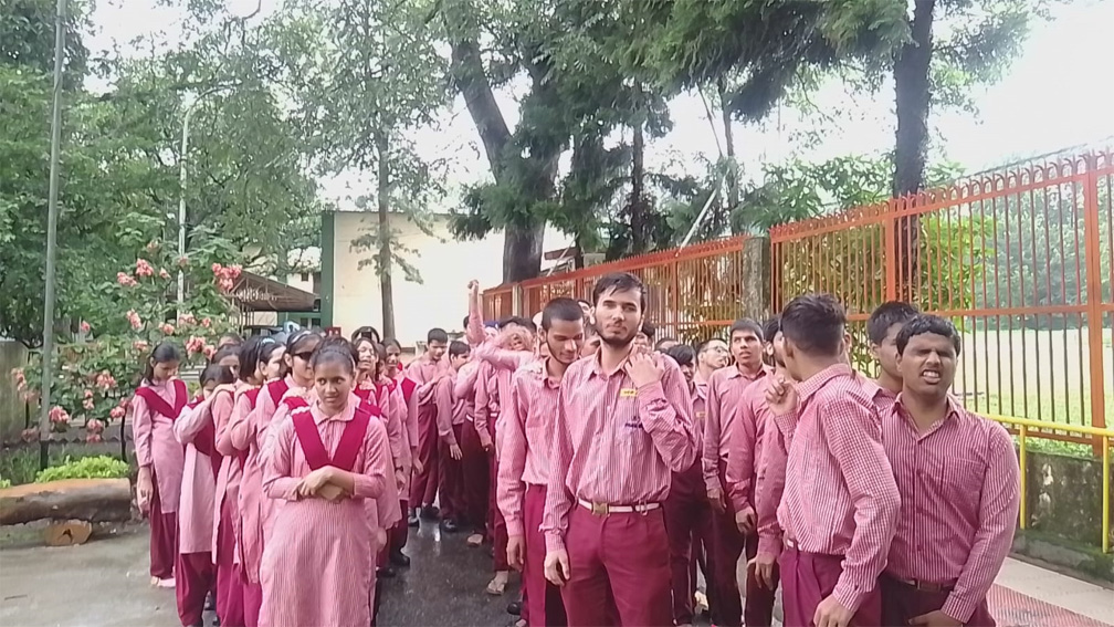 राष्ट्रीय दृष्टि दिव्यांगजन सशक्तिकरण संस्थान में छात्रों का आंदोलन तेज, प्रशासनिक भवन पर जड़ा ताला