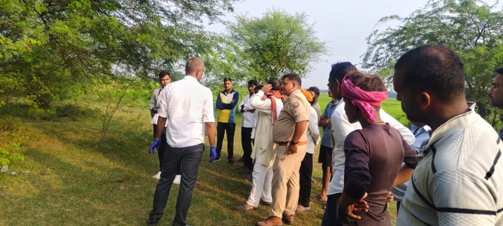 जंगल में मृत पड़े मिले युवक की कनपटी में गोली लगने का निशान